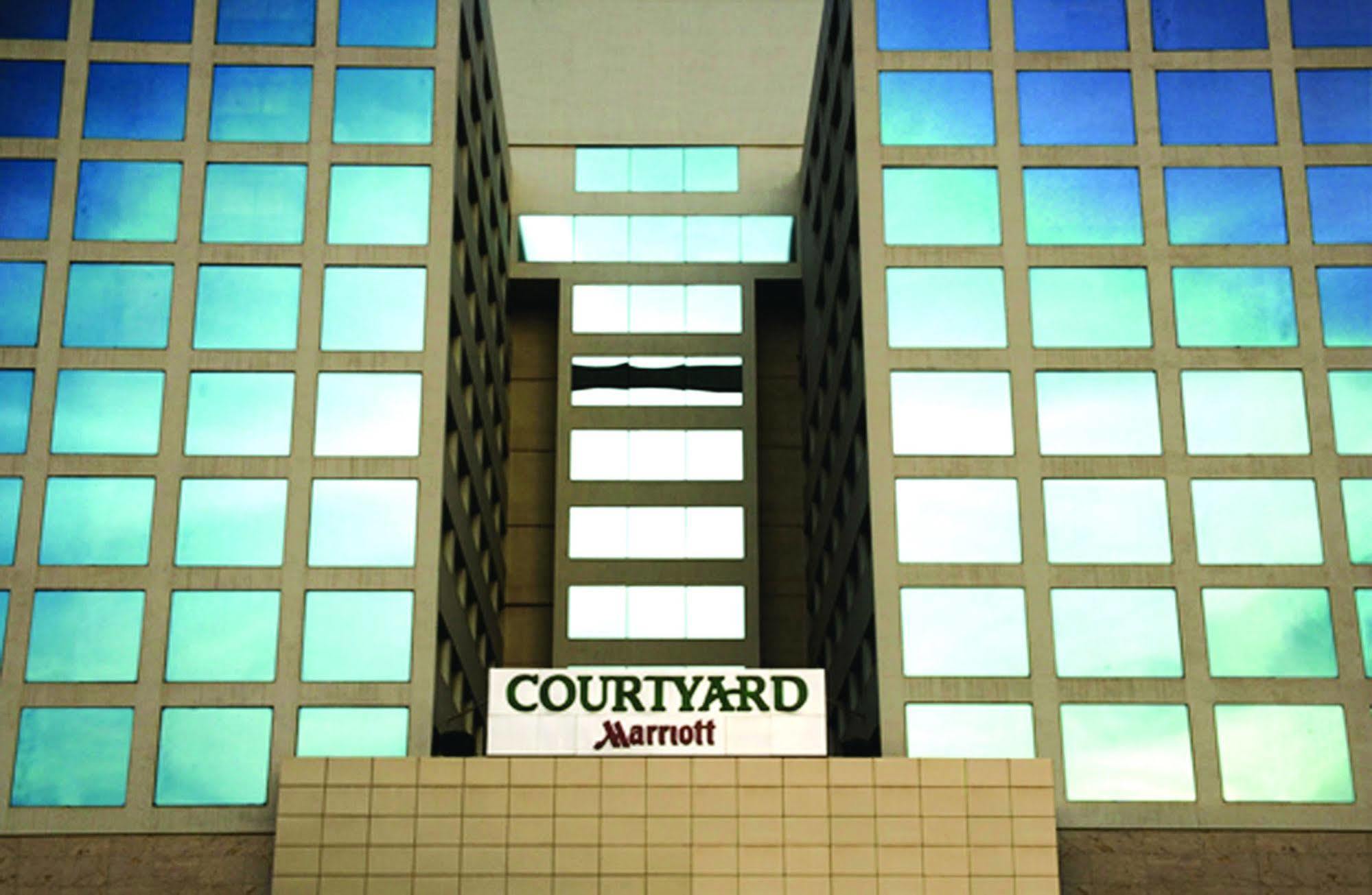 Courtyard By Marriott Chennai Hotel Bagian luar foto
